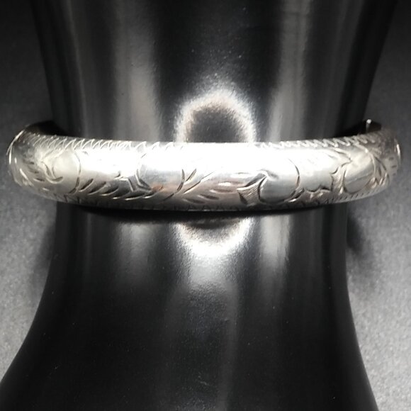 925 Sterling Silver Vintage Intricately Etched Hinged Bangle Bracelet - Picture 13 of 15